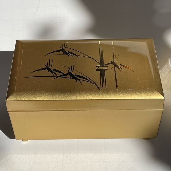Otagiri Gold Lacquerware Bamboo “The Look of Love” Musical Jewelry Box